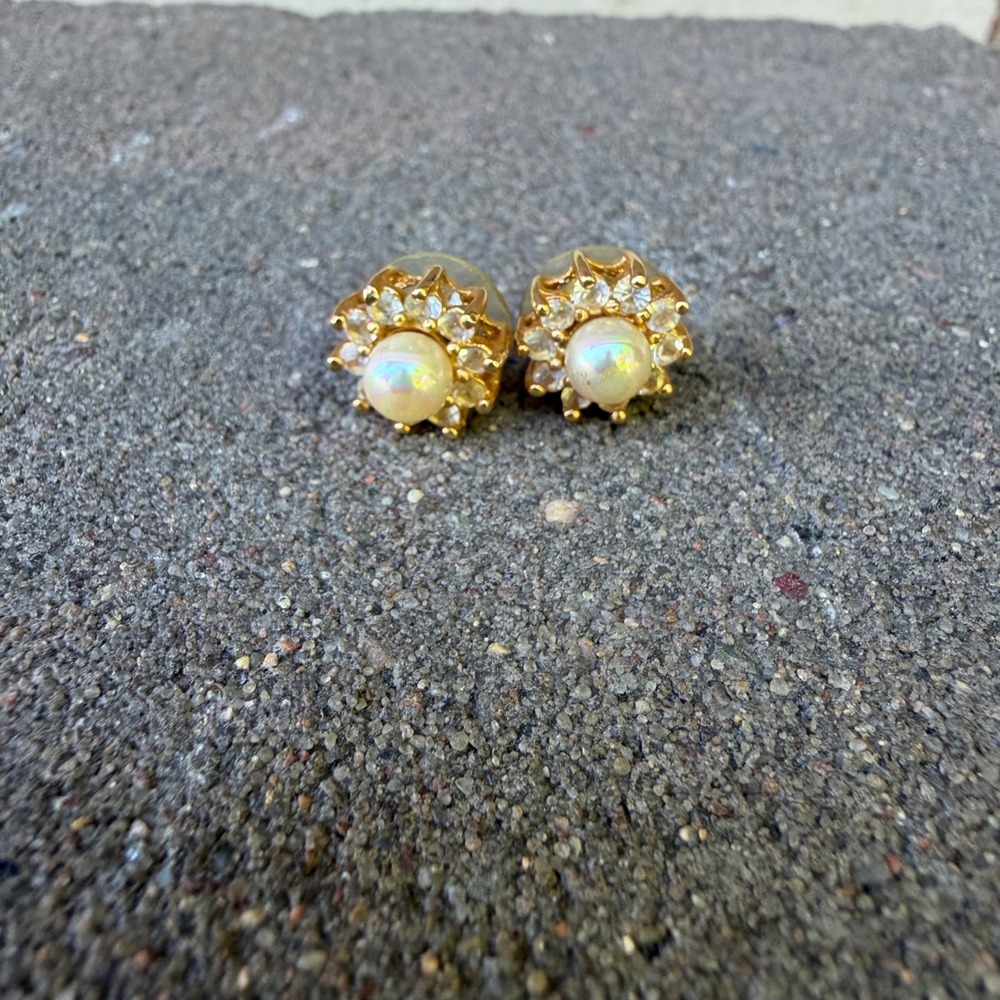 Faux Opal Sunburst Stud Earrings Womens Gold Tone Rhinestone Halo Floral